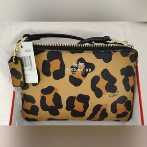 COACH CORNER ZIP WRISTLET / LEOPARD PRINT NWT / NIB